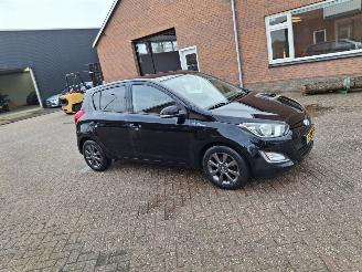 Schadeauto Hyundai I-20 1.2i 5drs airco   86pk 2014/8