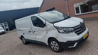Vaurioauto  commercial vehicles Renault Trafic 2.0 dci 150pk automaat navi  airco 2024/9