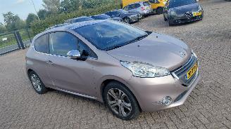 Avarii autoturisme Peugeot 208 1.2 vti  82pk leer pano   navi 2012/8