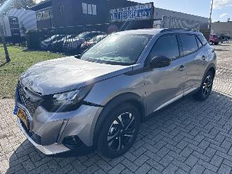 Vaurioauto  passenger cars Peugeot 2008 1.2 PACK AUTOMAAT 16445 KM 1e EIGENAAR 2022  8999 EURO VAST 2022/4
