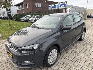 Vaurioauto  passenger cars Volkswagen Polo 1.0 EASY LINE LICHTE SCHADE! BOUWJAAR 2016 74447 KM 5999 EURO 2016/11