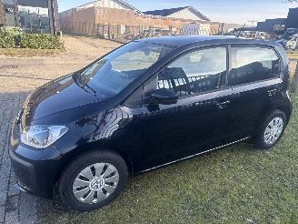 Schadeauto Volkswagen Up! 1.0 UP! 58237 KM RIJDBAAR BOUWJAAR 2017  5850 EURO VAST 2017/8