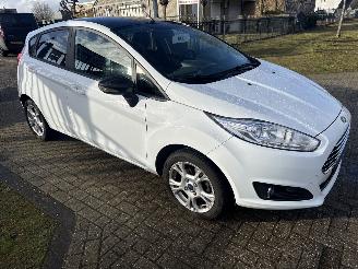 škoda osobní automobily Ford Fiesta 1.0 WHITE EDITION LICHTE SCHADE RIJDBAAR BOUWJAAR 2016 4150 EUR 2016/3
