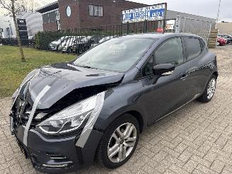 Vaurioauto  passenger cars Renault Clio 0.9 TCe LIFE 33609 KM BOUWJAAR 2020 PRIJS 5999 EURO 2020/4