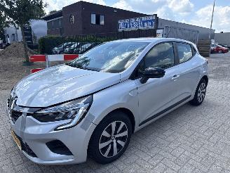 Avarii autoturisme Renault Clio 1.0 90 EQUILIBRE BOUWJAAR 2023  67945 KM VASTE PRIJS 8900 EURO 2023/4