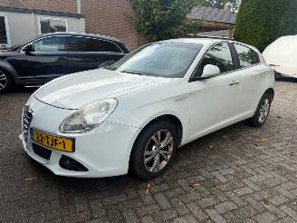 Vaurioauto  passenger cars Alfa Romeo Giulietta 1.6 JTDM DISTINCTIVE 2012/2