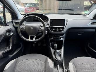 Peugeot 208 1.2 Style 5DRS NAVI AIRCO picture 18