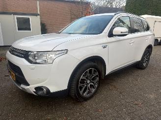 Auto incidentate Mitsubishi Outlander 2.0 PHEV EXECUTIVE X LINE PLUGIN 2014/11