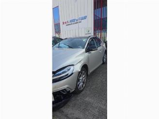 Coche siniestrado Volvo V-40 V40 Cross Country (MZ), Hatchback 5-drs, 2012 / 2019 1.5 T3 16V Geartronic 2019/1