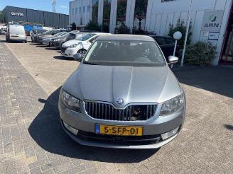 Auto da rottamare Skoda Octavia Octavia (5EAA), Liftback, 2012 / 2020 1.6 TDI GreenTec 16V 2013/9