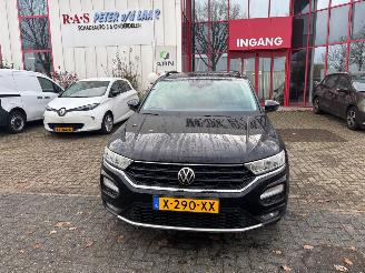 damaged passenger cars Volkswagen T-Roc 1.5 TSI STYLE AUTOMAAT 2020/1