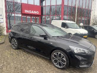 krockskadad bil auto Ford Focus WAGON ST LINE BNS 110KW 2019/10