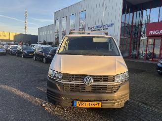 damaged passenger cars Volkswagen Transporter 2.0 TDI L1H1 26 Comfortline 2022/9