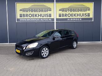 krockskadad bil auto Volvo V-60 1.6 D2 Momentum 2014/1