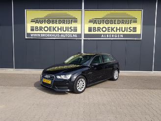 Unfallwagen Audi A3 Sportback 1.6 TDI ultra Attraction Pro Line 2015/5