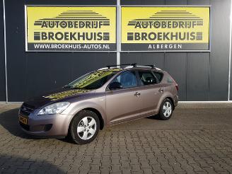 uszkodzony samochody osobowe Kia Cee d Sporty Wagon 1.4 CVVT X-ecutive 2010/12