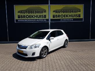 uszkodzony samochody osobowe Toyota Auris 1.8 Full Hybrid Executive Business 2012/1