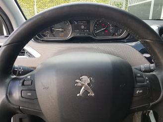 Peugeot 2008 1.2 PureTech Active picture 19