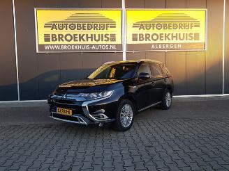 krockskadad bil auto Mitsubishi Outlander 2.4 PHEV Intense 2019/1