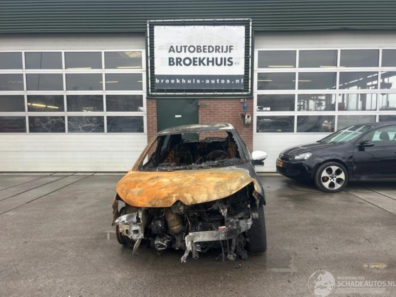 Citroën C3 C3 (SX/SW), Hatchback, 2016 1.2 12V e-THP PureTech 110