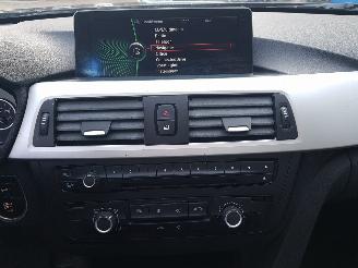 BMW 3-serie 320i Executive picture 20