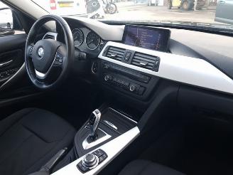 BMW 3-serie 320i Executive picture 18