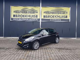 Coche accidentado Peugeot 208 1.2 PureTech Allure 2015/11