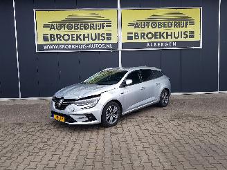 Vaurioauto  passenger cars Renault Mégane Estate 1.3 TCe Intens 2021/7