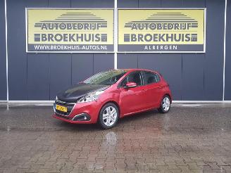 damaged passenger cars Peugeot 208 1.2 PureTech Signature 2019/3