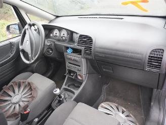 Opel Zafira 2.2 16v picture 5