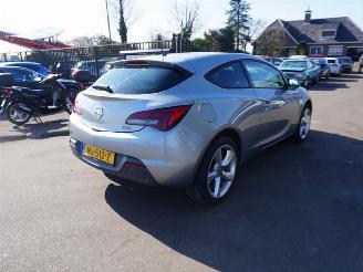 krockskadad bil auto Opel Astra GTC 1.4 Turbo 2011/12