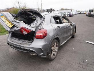 Coche siniestrado Mercedes GLA 180 2018/8