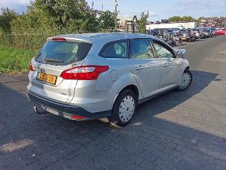 Coche siniestrado Ford Focus wagon 1.6 TDCi 2013/10