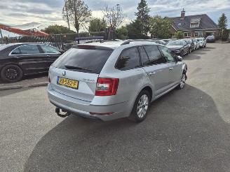 uszkodzony samochody osobowe Skoda Octavia 1.0 TSI 12V 2018/2
