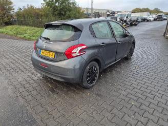 Dezmembrări autoturisme Peugeot 208 1.2 12V 2012/11