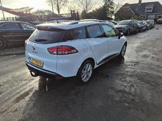 damaged passenger cars Renault Clio GrandTour 0.9 TCe 2019/5