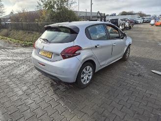 Vrakbiler auto Peugeot 208 1.2 Vti 2016/1