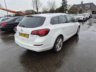 Damaged car Opel Astra SPORTS TOURER 1.4 Turbo 2011/9