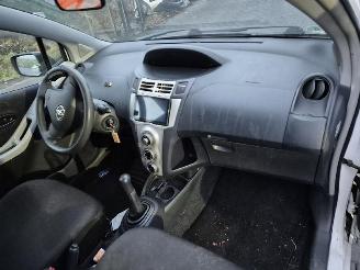 Toyota Yaris 1.0 12v picture 5