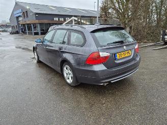 BMW 3-serie 320i Touring picture 2