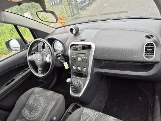 Opel Agila 1.0 12v picture 5