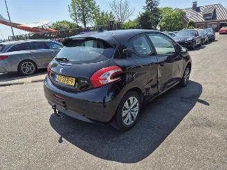 Coche accidentado Peugeot 208 1.2 Vti 2012/10