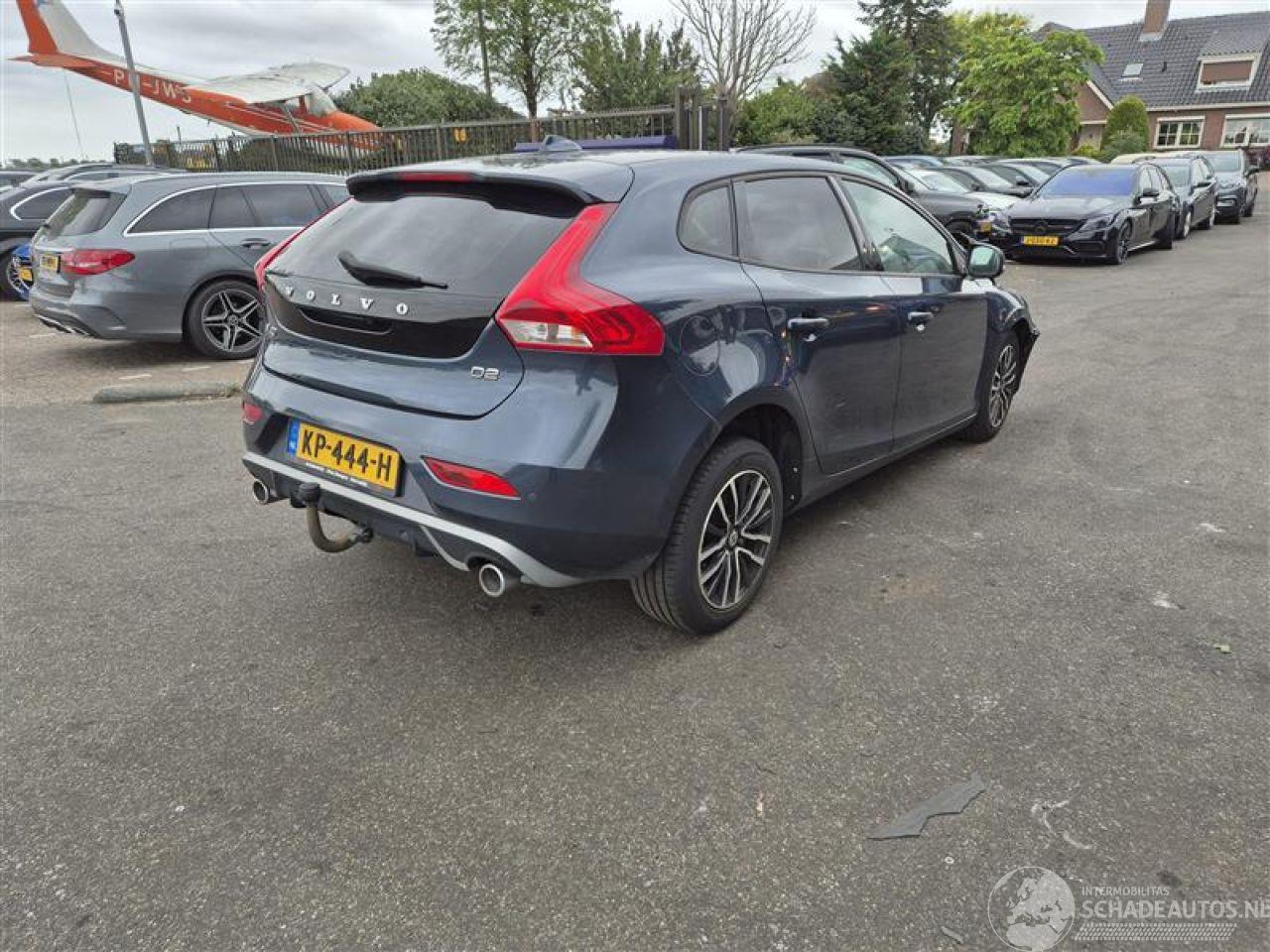 Volvo V-40 D2