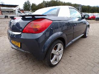 Opel Tigra Twin Top 1.8-16V Linea Rosso picture 4