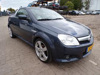 Opel Tigra Twin Top 1.8-16V Linea Rosso picture 2