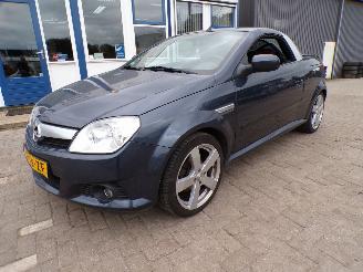 Schadeauto Opel Tigra Twin Top 1.8-16V Linea Rosso 2006/4