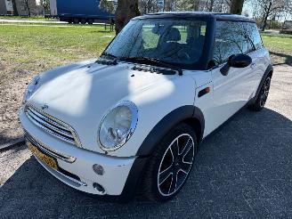 Schadeauto Mini Cooper S 85 kW (116 PK) 1598 cc. 2005/3