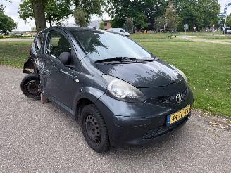 uszkodzony samochody osobowe Toyota Aygo 50 kW (68 PK)  998 cc. 2008/3