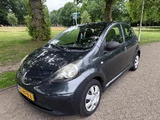 krockskadad bil auto Toyota Aygo 50 kW (68 PK)   998 cc. 2008/11