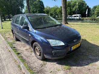 uszkodzony samochody osobowe Ford Focus 74 kW (101 PK)  1596 cc. 2006/6